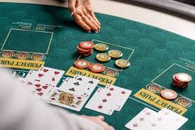 Layar bonus round Gem Saviour dengan pilihan interaktif dan hadiah tersembunyi